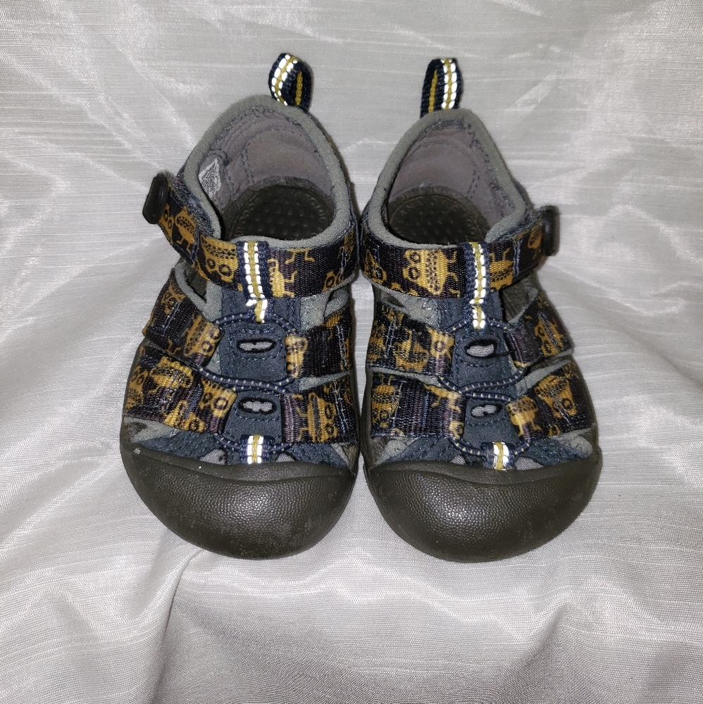 Keen sandals sz 5 - Picture 2 of 6